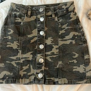 Camo mini skirt
